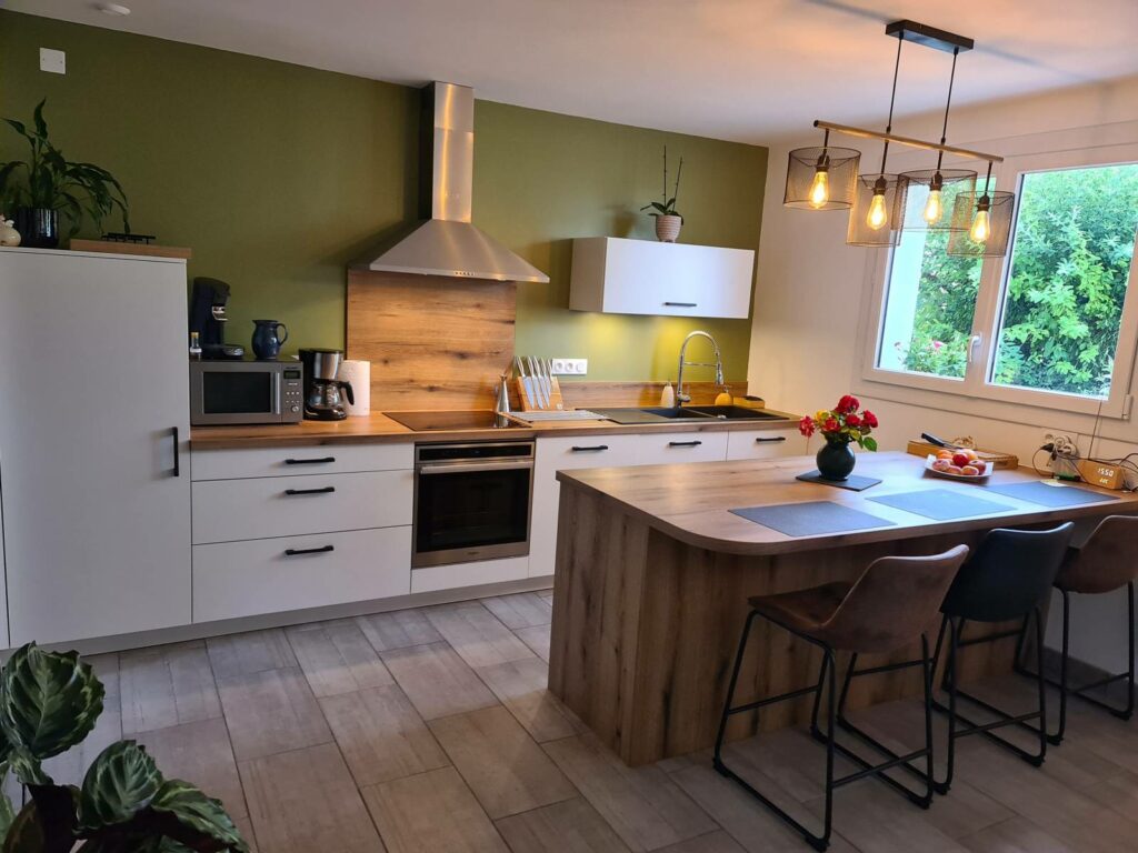 Rénovation d&rsquo;une cuisine imitation bois sur mesure à Blaye | Réalisation by CUISILIGNE