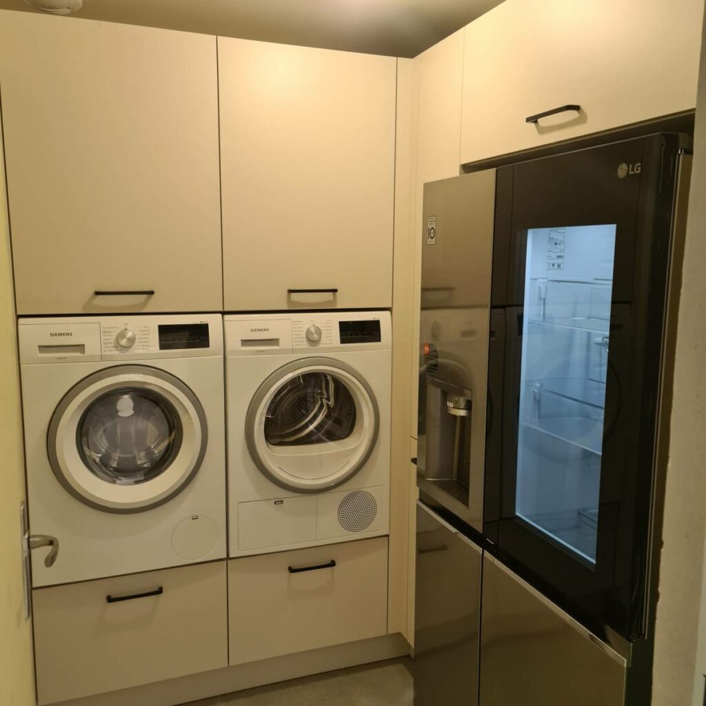 Aménagement d&rsquo;une buanderie sur mesure à Bassens | by CUISILIGNE