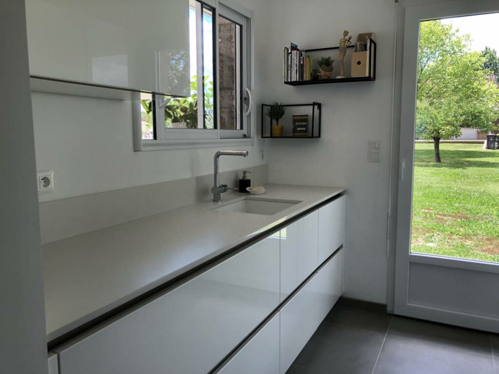 Génissac : Pose d&rsquo;une cuisine sur mesure par CUISILIGNE | Avis, Conseils