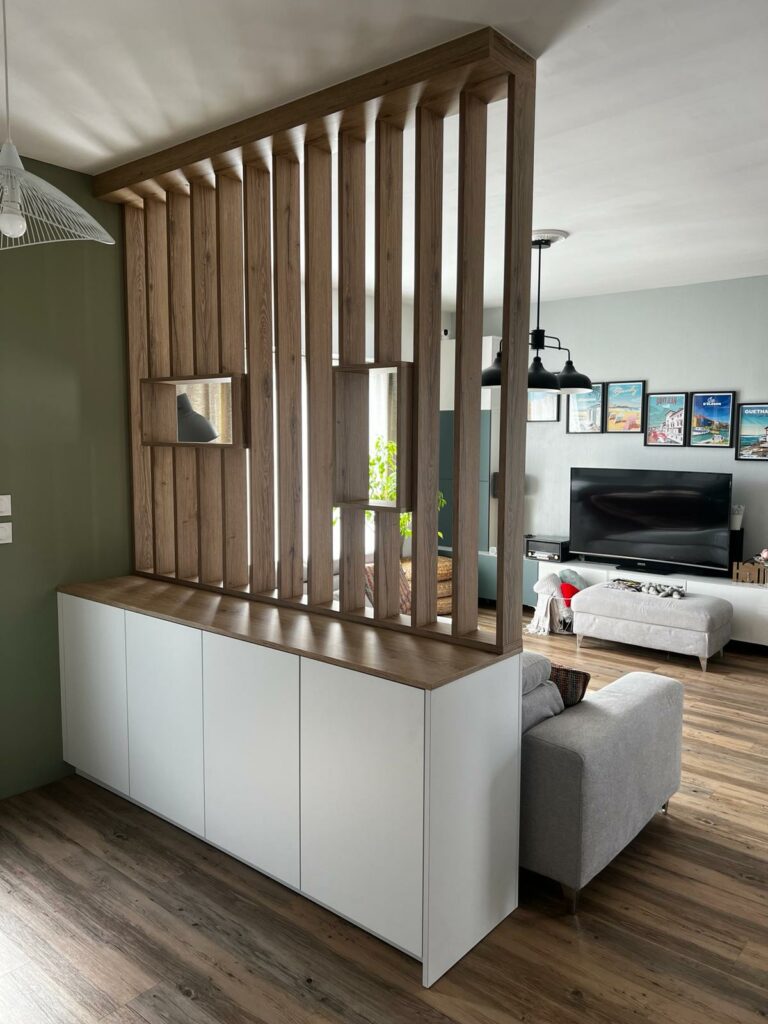 Séparation de pièce sur mesure – Claustra bois et meuble intégré à Floirac, près de Bordeaux