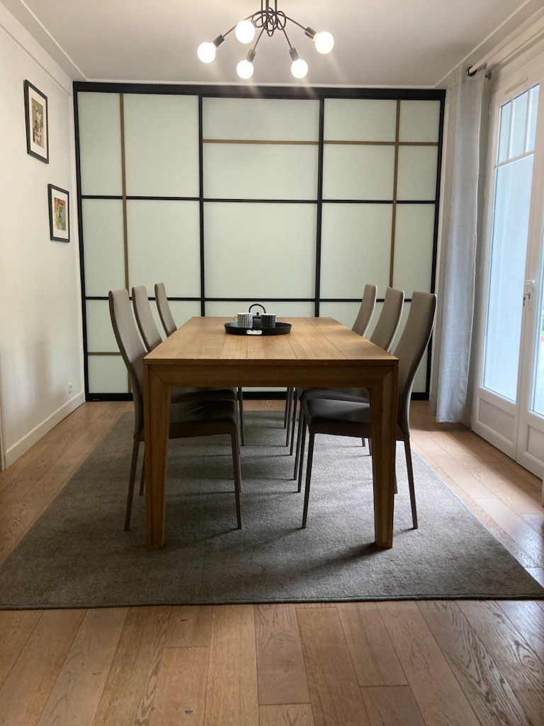 Aménagement d’une salle à manger avec cloison décorative à Cadaujac, près de Bordeaux