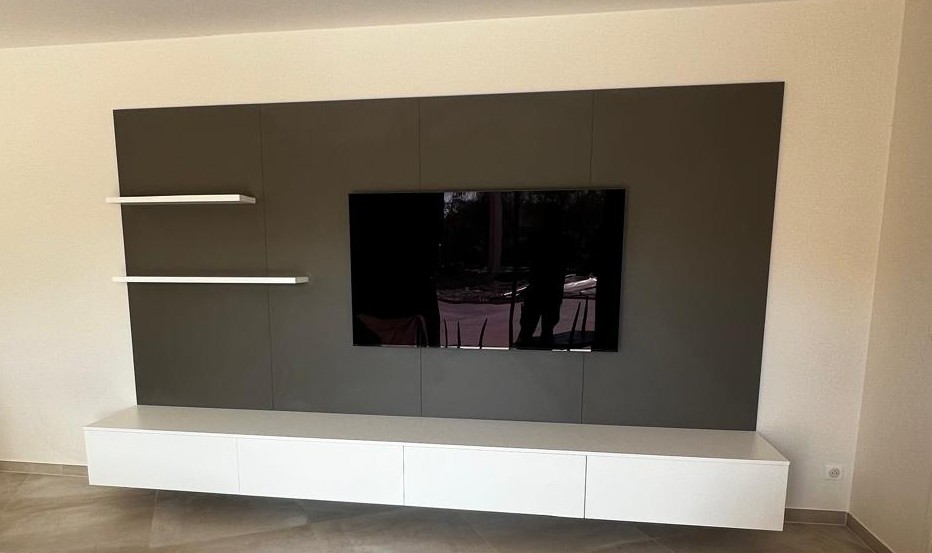 Conception d’un meuble TV suspendu sur mesure à Libourne